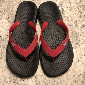 nike flip flops